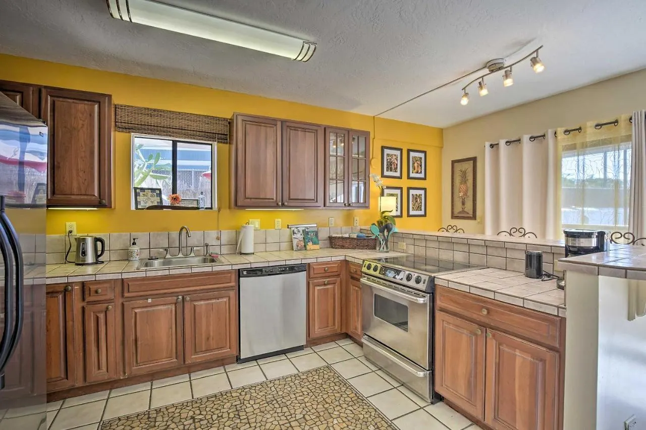 شقة Centrally Located Kailua-Kona Condo With Lanai!
